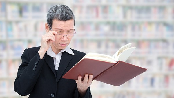 一個(gè)眼睛內(nèi)斜視怎么糾正