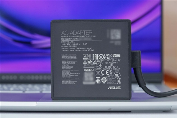 驍龍X Elite+2.8K OLED屏 華碩無畏Pro15 2024高能 AI 超輕薄本圖賞