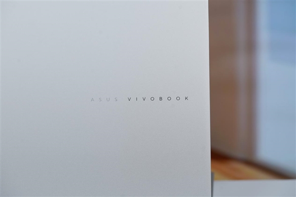 驍龍X Elite+2.8K OLED屏 華碩無畏Pro15 2024高能 AI 超輕薄本圖賞