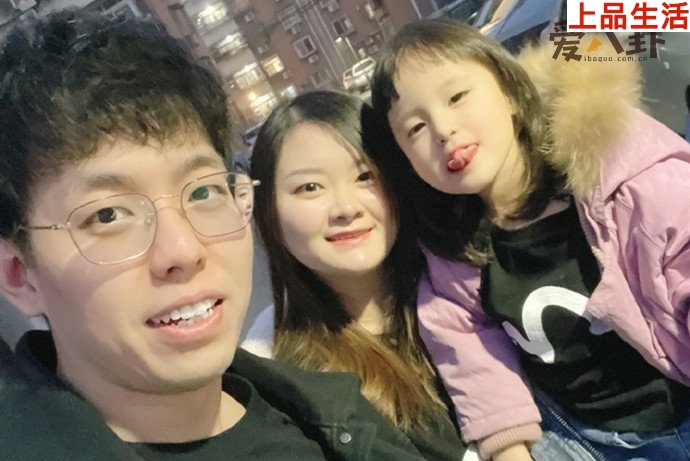 靳鶴嵐一家三口照片