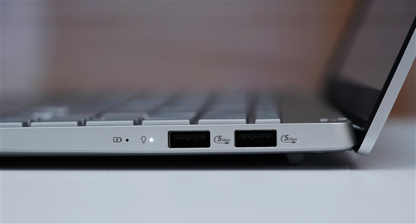 驍龍X Elite+2.8K OLED屏 華碩無畏Pro15 2024高能 AI 超輕薄本圖賞