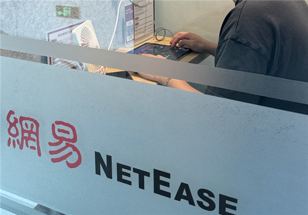 雙排組到一個刀硬嘴甜的小姐姐 打完發(fā)現(xiàn)她竟是AI大模型