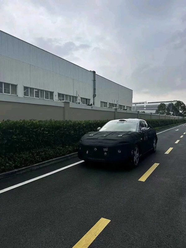 雷軍大殺招！小米汽車SUV路測諜照曝光：網(wǎng)友直呼法拉利Purosangue既視感