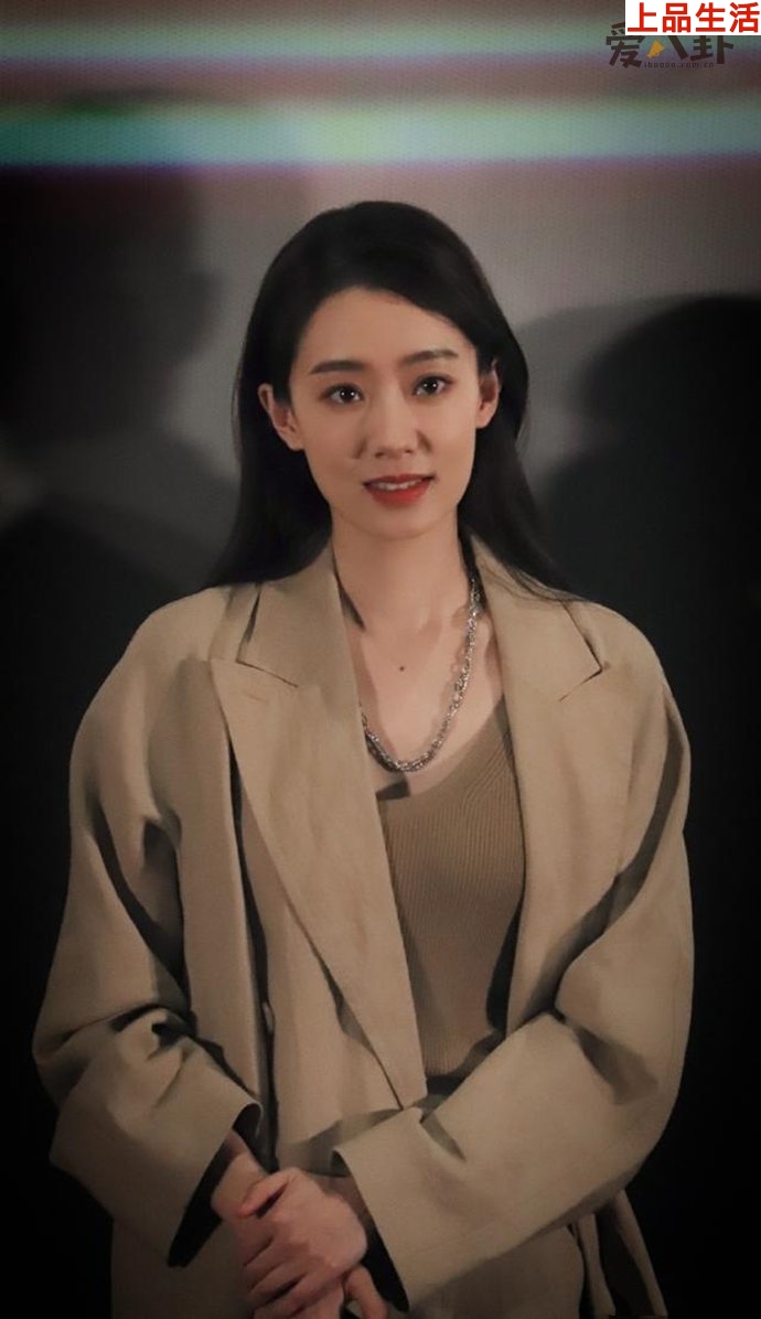 張小斐路演服裝品牌變化 