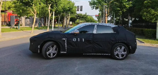 雷軍大殺招！小米汽車SUV路測諜照曝光：網(wǎng)友直呼法拉利Purosangue既視感