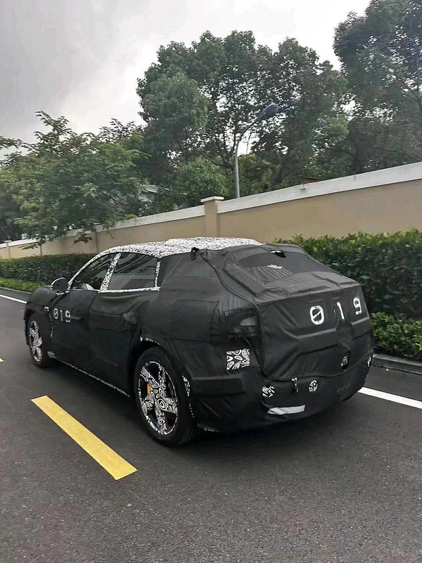 雷軍大殺招！小米汽車SUV路測諜照曝光：網(wǎng)友直呼法拉利Purosangue既視感