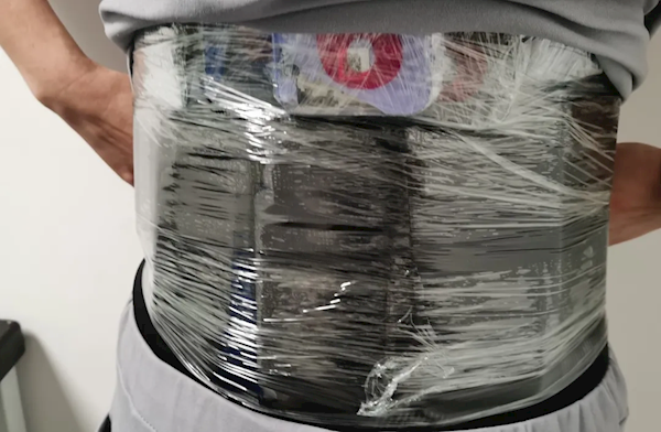 海關(guān)查獲2人身纏74臺iPhone入境：全是“洋垃圾”