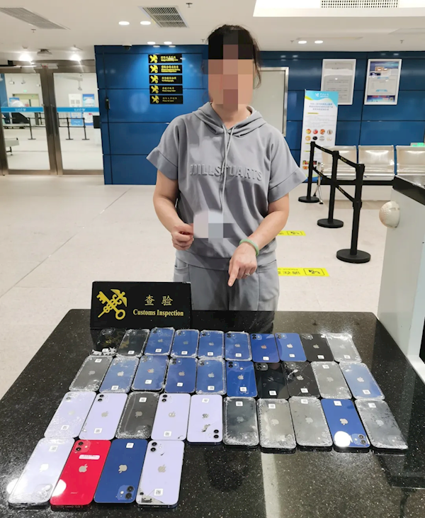 海關(guān)查獲2人身纏74臺iPhone入境：全是“洋垃圾”