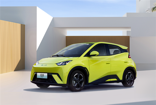 何志奇：比亞迪做為新能源領(lǐng)導(dǎo)者也是在摸石頭過河 不會教別人如何做車