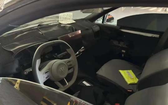 800V技術(shù)上車！極氪CX1E偽裝車曝光：年內(nèi)首發(fā)