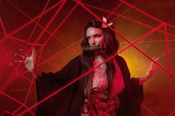 俄羅斯美女Cos《鬼滅之刃》禰豆子成年版：身材很傲人