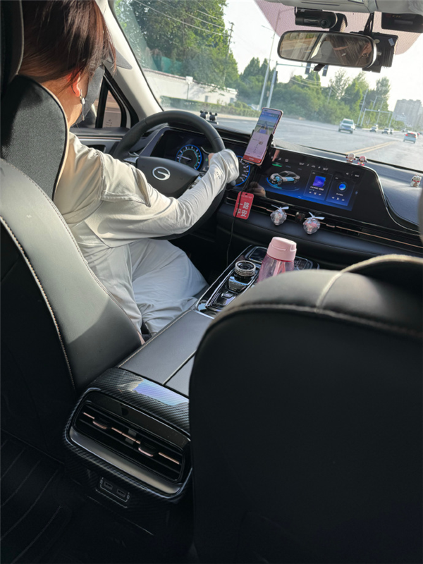 可選女司機、拉黑臭車、攜帶寵物、AA車費：網約車還能這么玩？