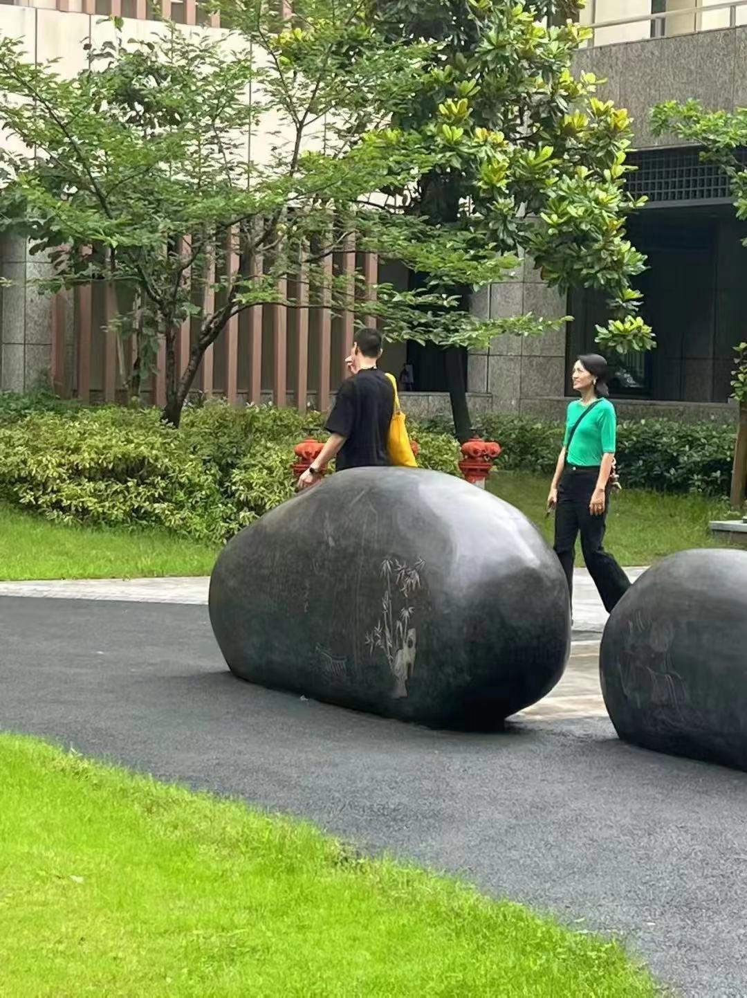 朱丹周一圍帶女兒參加小學(xué)入學(xué)測試 6