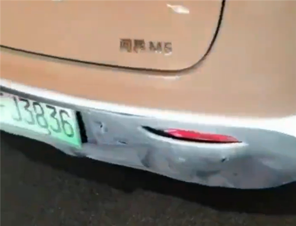 小米SU7隧道內(nèi)追尾問界M5：SUV的優(yōu)勢一眼可見