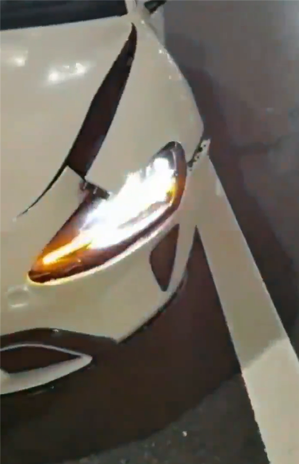 小米SU7隧道內(nèi)追尾問界M5：SUV的優(yōu)勢一眼可見