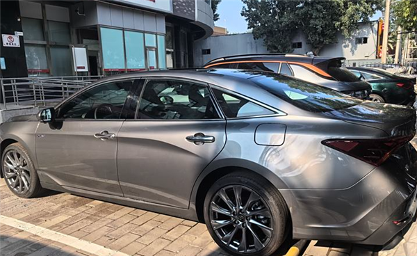 20萬級你會選嗎！新款豐田亞洲龍實車曝光：換裝大屏內(nèi)飾