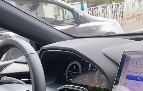 20萬級你會選嗎！新款豐田亞洲龍實車曝光：換裝大屏內(nèi)飾