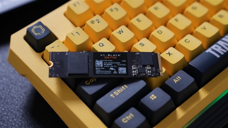 性能、價(jià)格、兼容完美均衡！西部數(shù)據(jù)SN770 1TB SSD簡(jiǎn)測(cè)