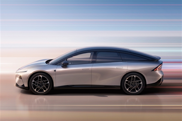 好看的小鵬要來了！全新車型P7+官圖發(fā)布：純視覺智駕