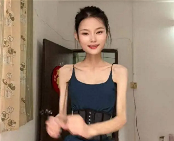 畫面太美！女子身高1米6體重50斤仍減肥 網(wǎng)友質(zhì)疑真實性：本人回應(yīng)