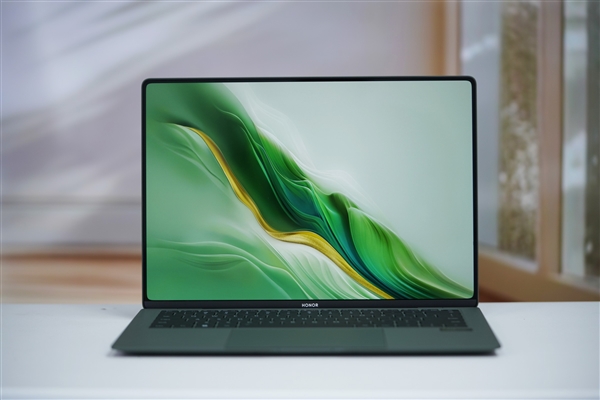 全球首發(fā)磁吸攝像頭！榮耀MagicBook Art 14圖賞