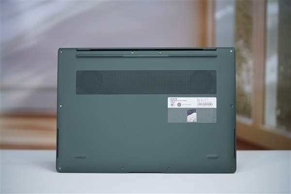 全球首發(fā)磁吸攝像頭！榮耀MagicBook Art 14圖賞