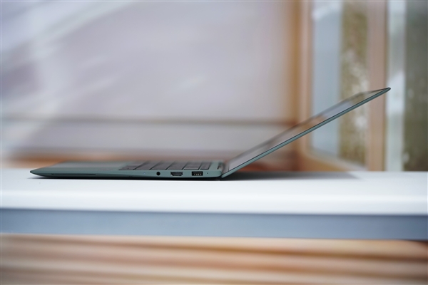 全球首發(fā)磁吸攝像頭！榮耀MagicBook Art 14圖賞