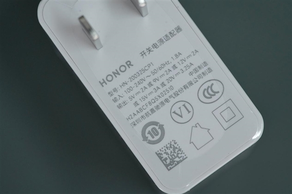 全球首發(fā)磁吸攝像頭！榮耀MagicBook Art 14圖賞