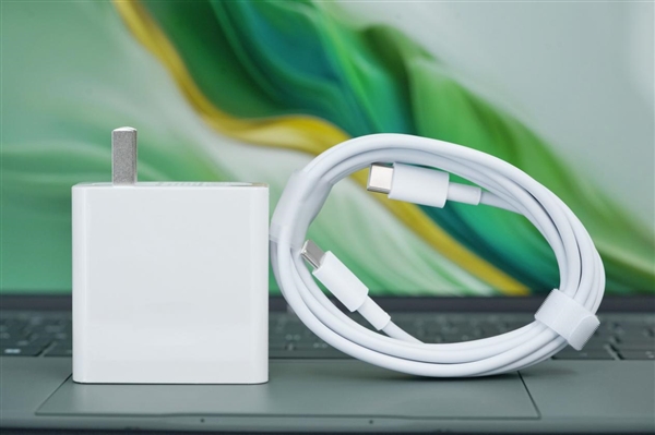 全球首發(fā)磁吸攝像頭！榮耀MagicBook Art 14圖賞