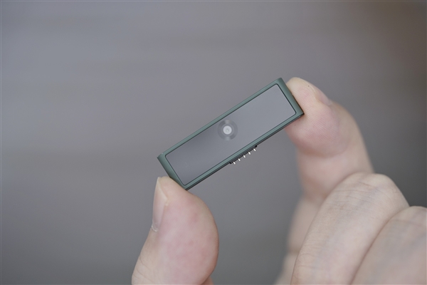 全球首發(fā)磁吸攝像頭！榮耀MagicBook Art 14圖賞