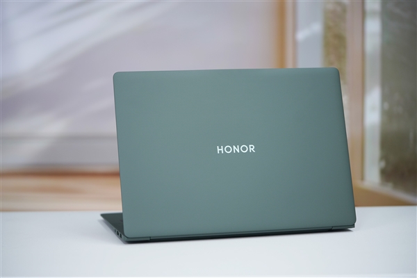 全球首發(fā)磁吸攝像頭！榮耀MagicBook Art 14圖賞