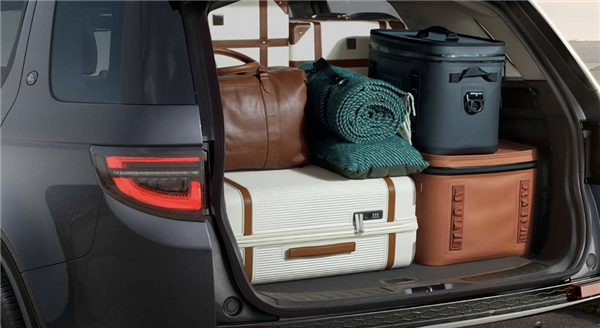 豪華品牌加持、標(biāo)配四驅(qū)！2025款發(fā)現(xiàn)運動版上市：售38.83萬起