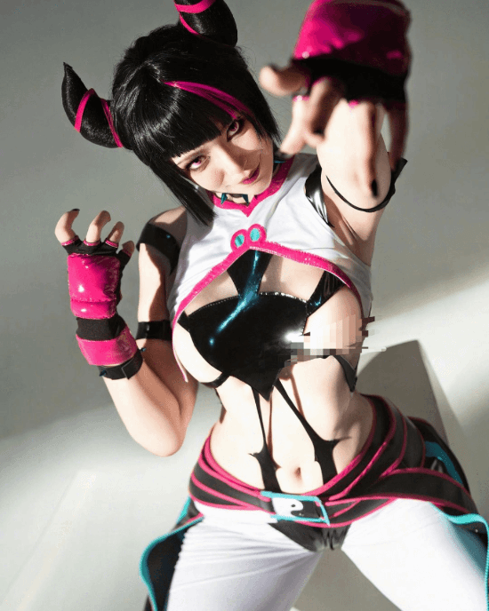 美女COS《街霸6》韓蛛俐：瘋P美人來到現(xiàn)實