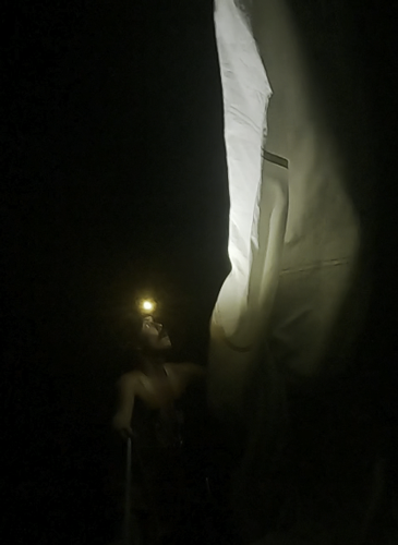 網(wǎng)紅辭職下海結(jié)果被困海中 這老哥要體驗(yàn)現(xiàn)實(shí)版海賊王