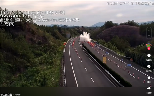 司機(jī)使用輔助駕駛時(shí)看手機(jī)釀事故 不減速撞上前車(chē)：網(wǎng)友喊話為何不開(kāi)華為