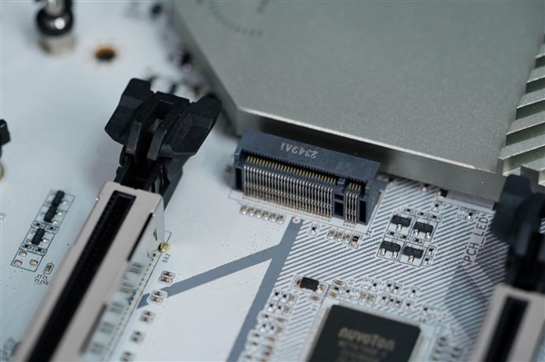 支持i9-14900K！七彩虹VCN Z790D5 ARK FROZEN方舟主板圖賞