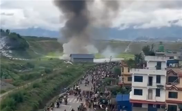 一架飛機(jī)在尼泊爾首都機(jī)場墜毀：已致22人喪生