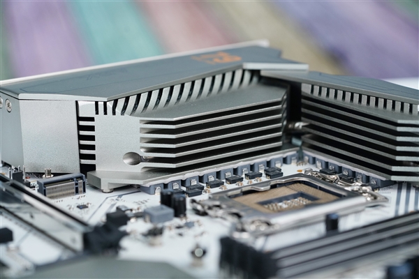 支持i9-14900K！七彩虹VCN Z790D5 ARK FROZEN方舟主板圖賞