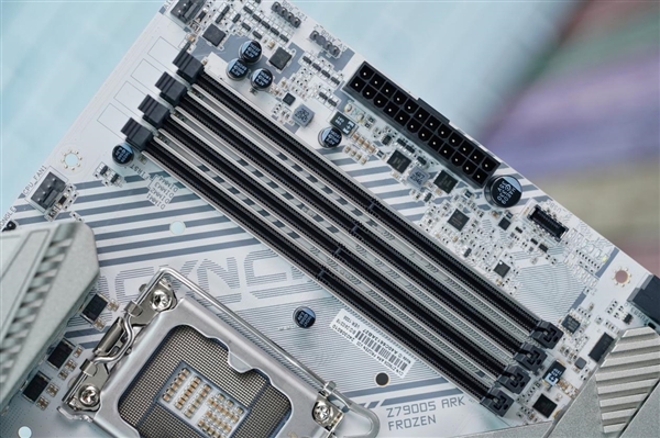 支持i9-14900K！七彩虹VCN Z790D5 ARK FROZEN方舟主板圖賞