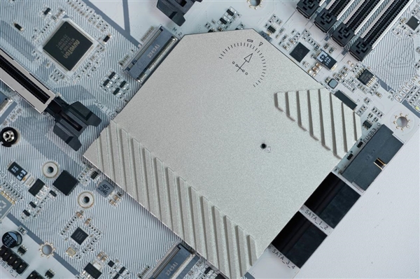 支持i9-14900K！七彩虹VCN Z790D5 ARK FROZEN方舟主板圖賞