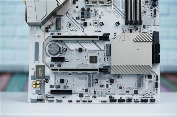 支持i9-14900K！七彩虹VCN Z790D5 ARK FROZEN方舟主板圖賞