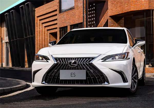 29.99萬元 雷克薩斯ES入門版本上市:依舊配2.0L發(fā)動機