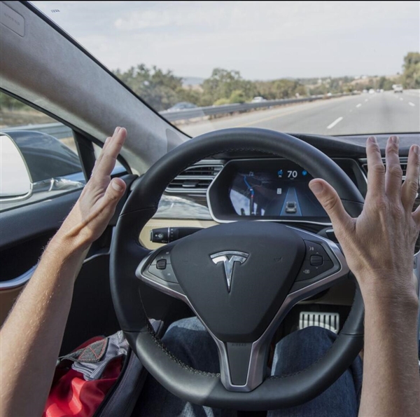 分析師實(shí)測(cè)特斯拉全自動(dòng)駕駛系統(tǒng)：差點(diǎn)翻車(chē)