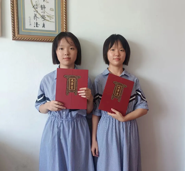 湖南雙胞胎姐妹一同考上北大：要開始買不一樣的衣服