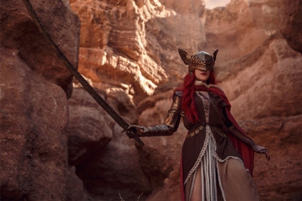 美女COS《艾爾登法環(huán)》美圖：性感熱辣 氣質(zhì)還原