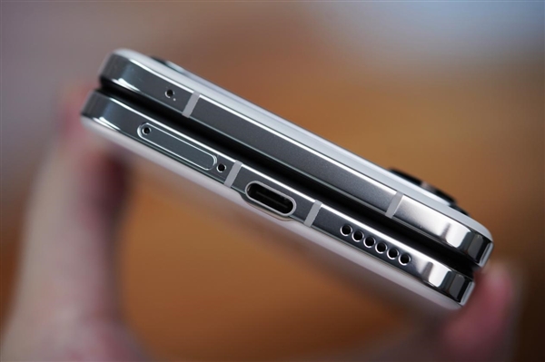 華為首款nova小折疊！nova Flip圖賞