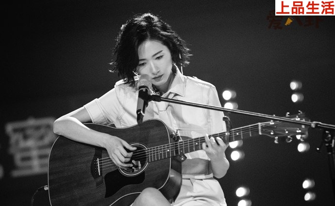 萬(wàn)茜又當(dāng)又立？