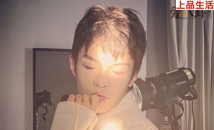 小白和吳亦凡是什么關(guān)系