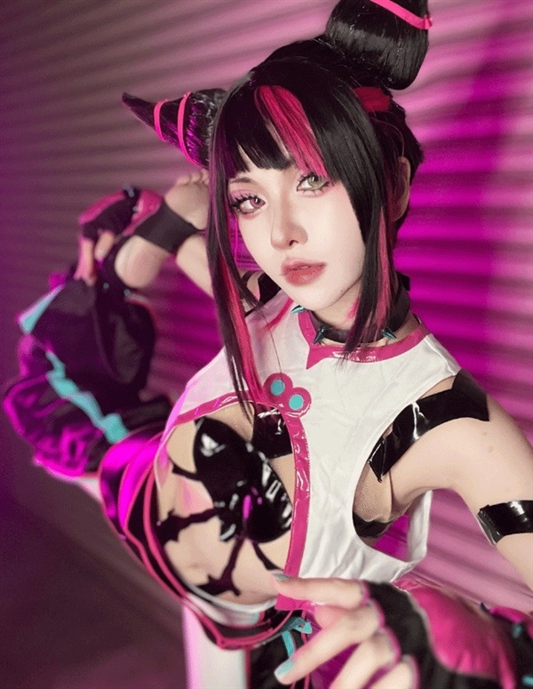 《街頭霸王6》韓蛛俐Cos美圖欣賞：邪魅甜美 身材火辣