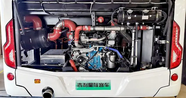 吉利星際首款醇?xì)潆妱?dòng)公路客車U11M發(fā)布：加醇10分鐘 續(xù)航600公里